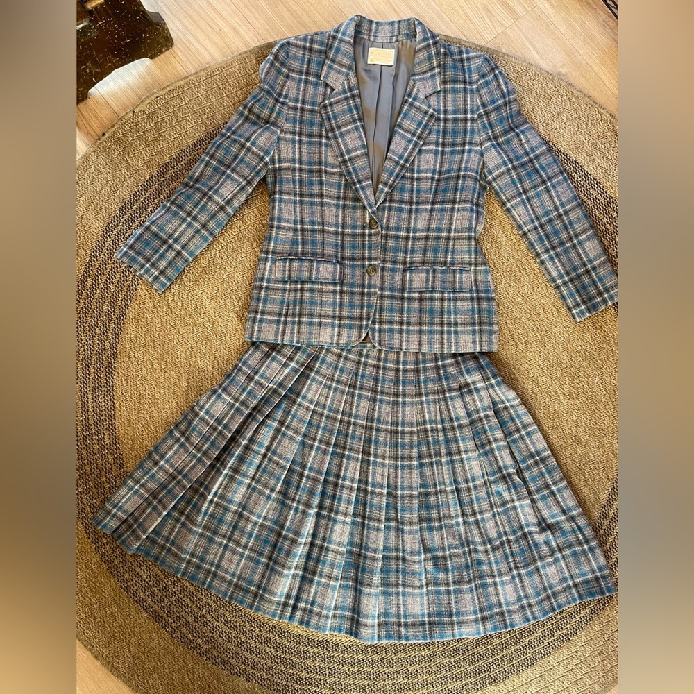 vintage Pendleton wool blazer & pleated skirt suit set in blue & gray plaid - Picture 12 of 16
